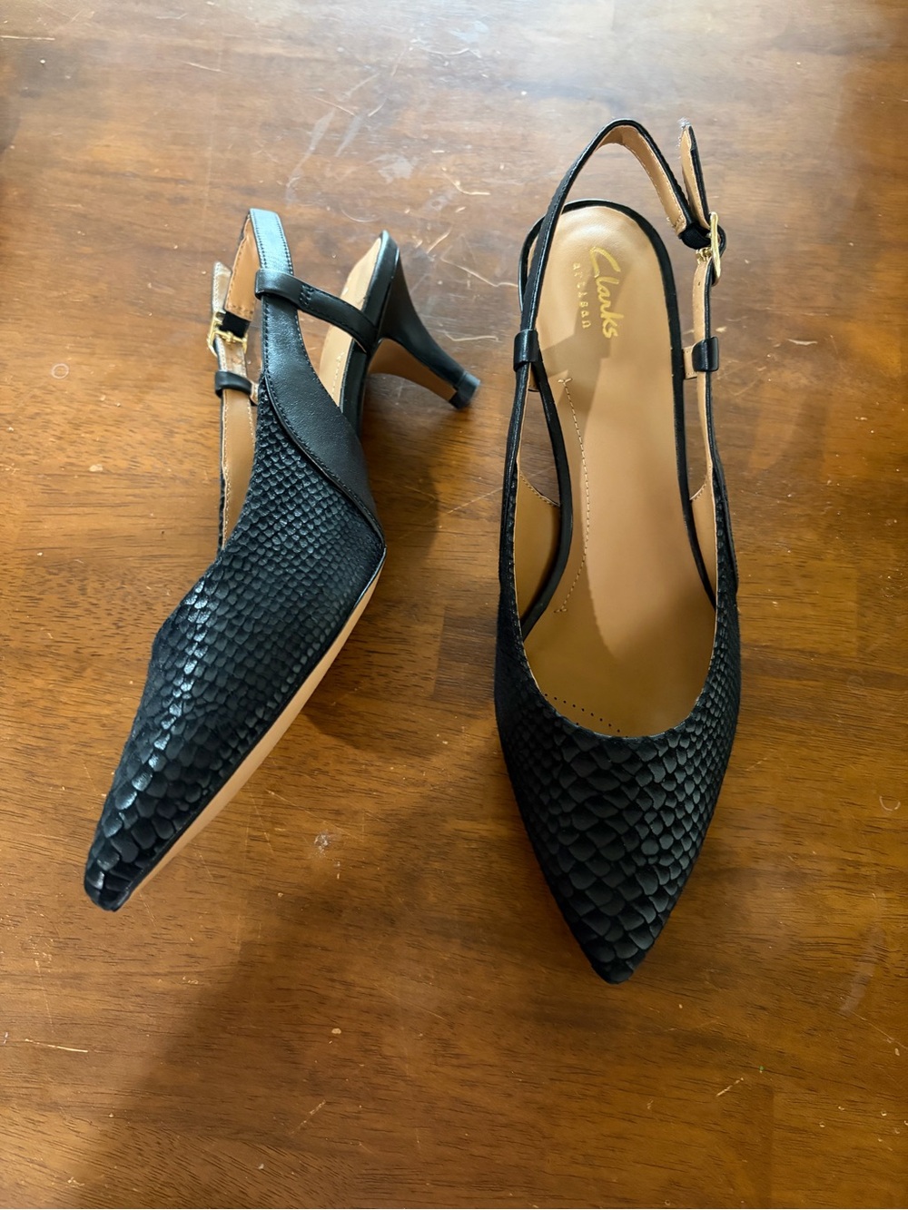 Clarks Women's Black Slingback Pointed-Toe Kitten Heels - Picture 2 of 4